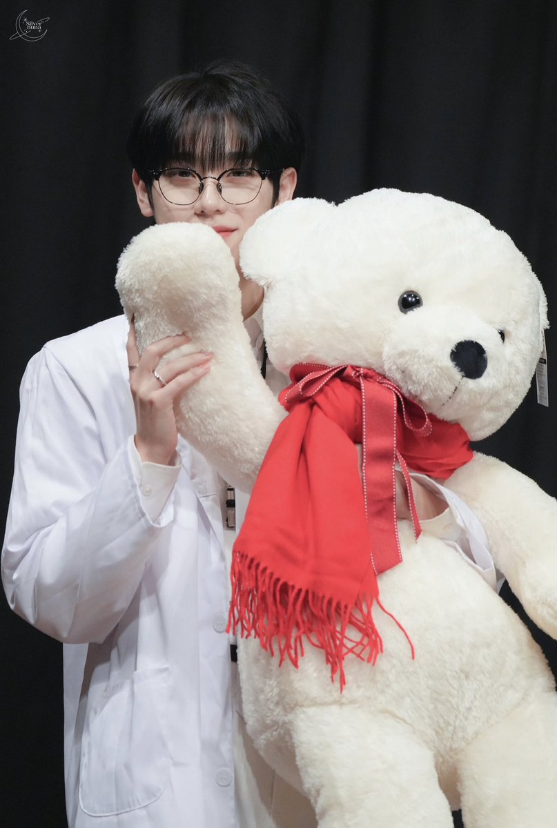 Silver_nuna's tweet photo. 241221 시즌그리팅

누가 인형이지 ʕ·͡ˑ·ཻʔ .....? ✨

#이펙스 #EPEX #금동현 #KEUM https://t.co/npvPekru5b