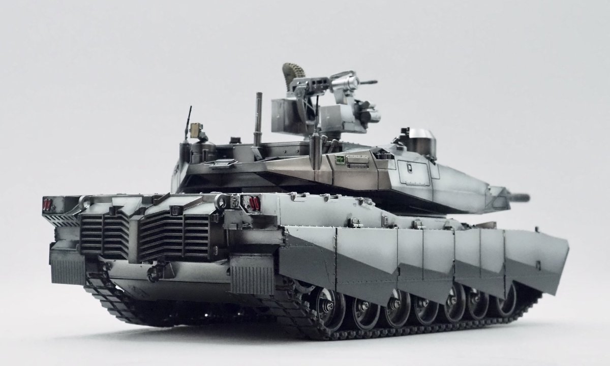 FuwakuT's tweet image. 試作次世代戦車 エイブラムスX、完成しました。
次世代ということで、あえてのシルバー塗装にしてみました。何種類かのシルバーを使って立体感を出すのは意識しました。
これはこれでなかなかイイ気がします。

#プラモデル
#ABRAMS X
#AmusingHobby 
#新作