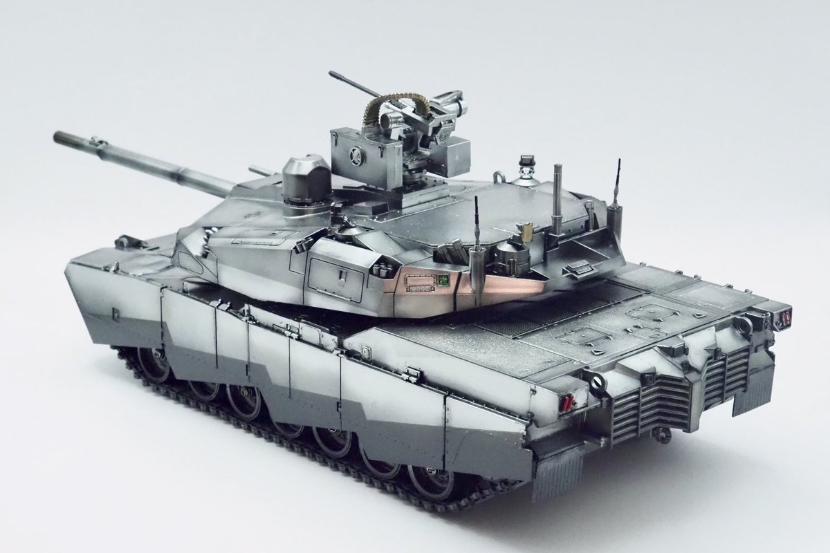 FuwakuT's tweet image. 試作次世代戦車 エイブラムスX、完成しました。
次世代ということで、あえてのシルバー塗装にしてみました。何種類かのシルバーを使って立体感を出すのは意識しました。
これはこれでなかなかイイ気がします。

#プラモデル
#ABRAMS X
#AmusingHobby 
#新作