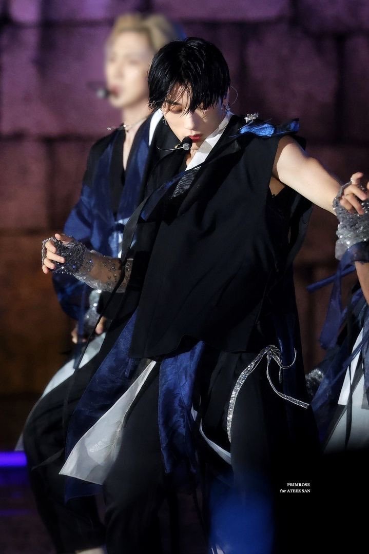 이 사진 모냐,,,,