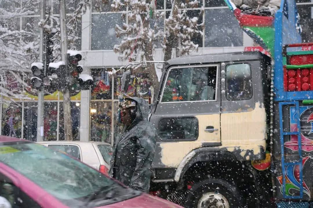 #د_اُمت_د_هوساینې

په پار موږ هر څه ته تیار او اماده یو 
په ځان  مو هرنګه سختۍ منلي په چا احسان نه باروه 

موږ دا هرڅه د ځان لپاره فریضه بولو او په ډیر خوند یې 
سر ته رسوه

إن شاء الله 

#مجـ/ـاهد
#مسلمانان
#خدمت