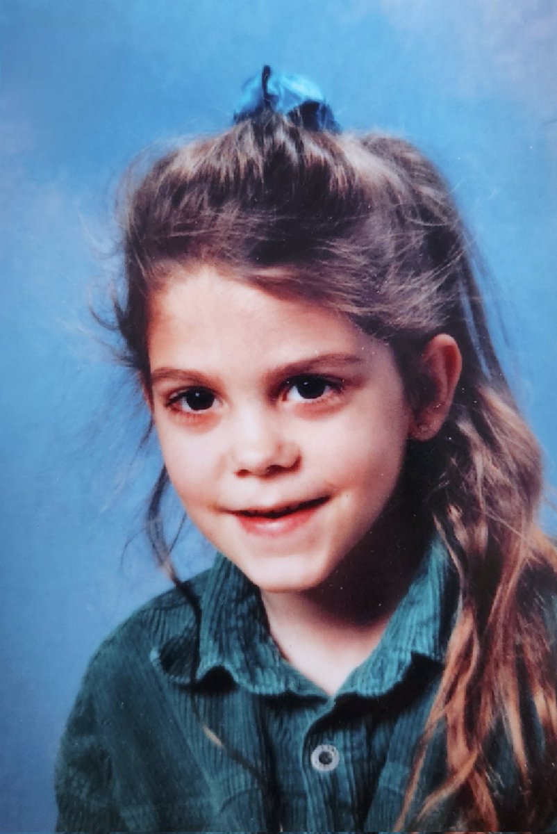 Eline_007's tweet image. Me‼️ Tinie, walked with her ID, but I don't look like her. Just look with you eyes instead of your nose. I'm obviously a mixed black girl. And I'm DARK. I did VWO, with Top grades. I was at the TOP of my high-school. I graduated Magna Cum Laude in Stanislas AND #Propedeuse