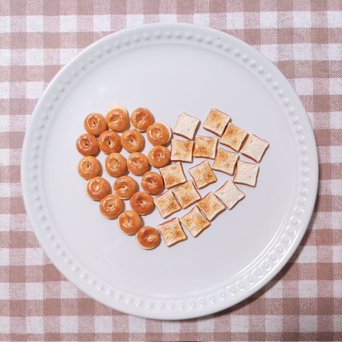 明けましておめでとうございます！
昨年度はプライベートでの転職などが
あり、ハンドメイド活動があまり
進まない年でした。
色々とライフスタイル等も変わり
日常もなかなか忙しいですが
趣味人間なので、地道に活動して
行きたいと思います！
今年もよろしくね(^^)
