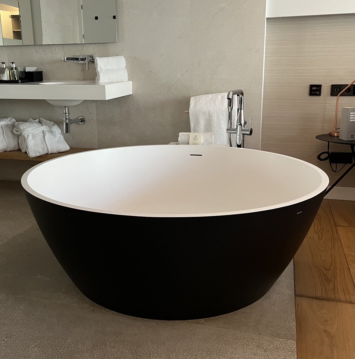 Petite Cyclist tweet media