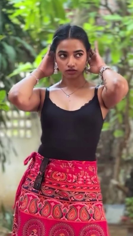 kaamaveriyan25's tweet photo. Thamizhselvi turning me on like a bull uffff😍🥵🥵 https://t.co/AHtVbdXyku