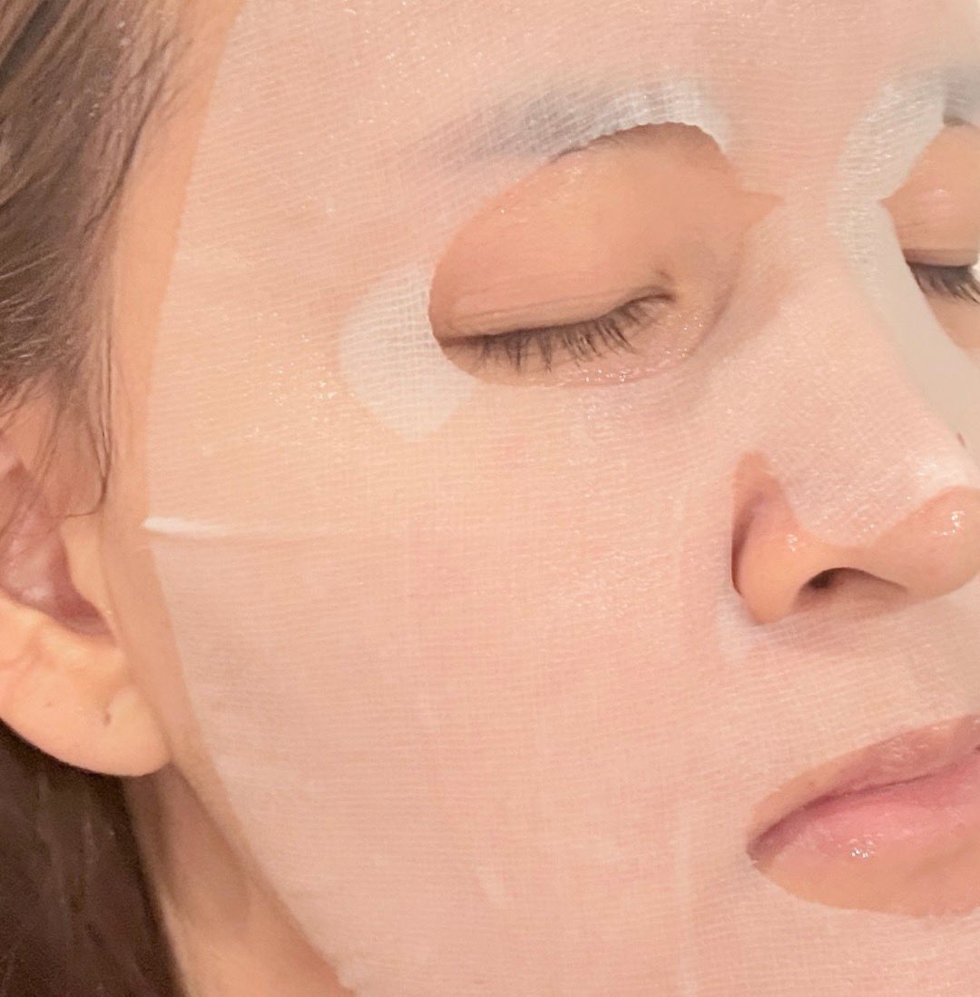 ของดีของเด็ด Watsons เลยก็ว่าได้เข้าไปอีกครั้งต้องได้ที่ mask หน้า ติดมาตลอด ราคาดีมากๆแบบใช้ทุกวันได้ไม่เสียดายอ่ะนี่ใช้เกือบทุกสูตร นี่ชอบๆเลยคือ 2สูตรนี้ Essence Mask สูตร Radiance Glow ตัวนี้จะช่วยปลอบประโลมผิวเพราะมี CICA อยู่ด้วย + vitc ช่วยให้ผิวกระจ่างใส 

อีกตัวที่ชอบเลย CICARE Mask ตัวนี้ช่วยให้ผิวสุขภาพดี ชุ่มชื้น ปลอบประโลมผิว ผิวแพ้ง่ายหรือมีรอยแดงเยอะๆ ใช้บ่อยๆได้เลยช่วยได้มากๆ แถมทำให้ผิวแข็งแรงขึ้นด้วย ยังมีอีกหลายสูตรเลยนะซื้อตุนได้แบบราคานักศึกษาของจริง 

#รีวิวัตสัน #รีวิวใช้ดีบอกต่อ #WatsonsKMaskExpert #watsonsth