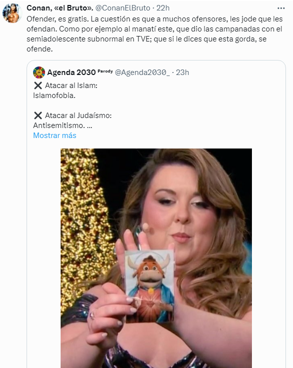 JulianMaciasT's tweet photo. Incluso los mismos trols que aprovechan para llamarle gorda a Lalachus por ofender a los cristianos, hace lo mismo en redes con la imagen de San Chuck Norris, porque se usa para atacar a las feminazis.
Les importa una mierda la religión solo la usan para generar odio. https://t.co/oRDEPmJe6H