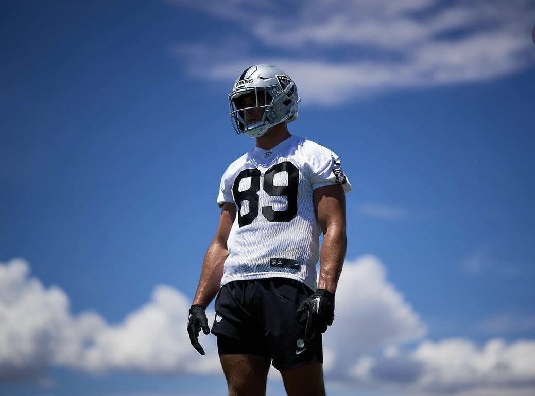 Former UGA TE Brock Bowers has made the Pro Bowl in his rookie season!! #GoDawgs