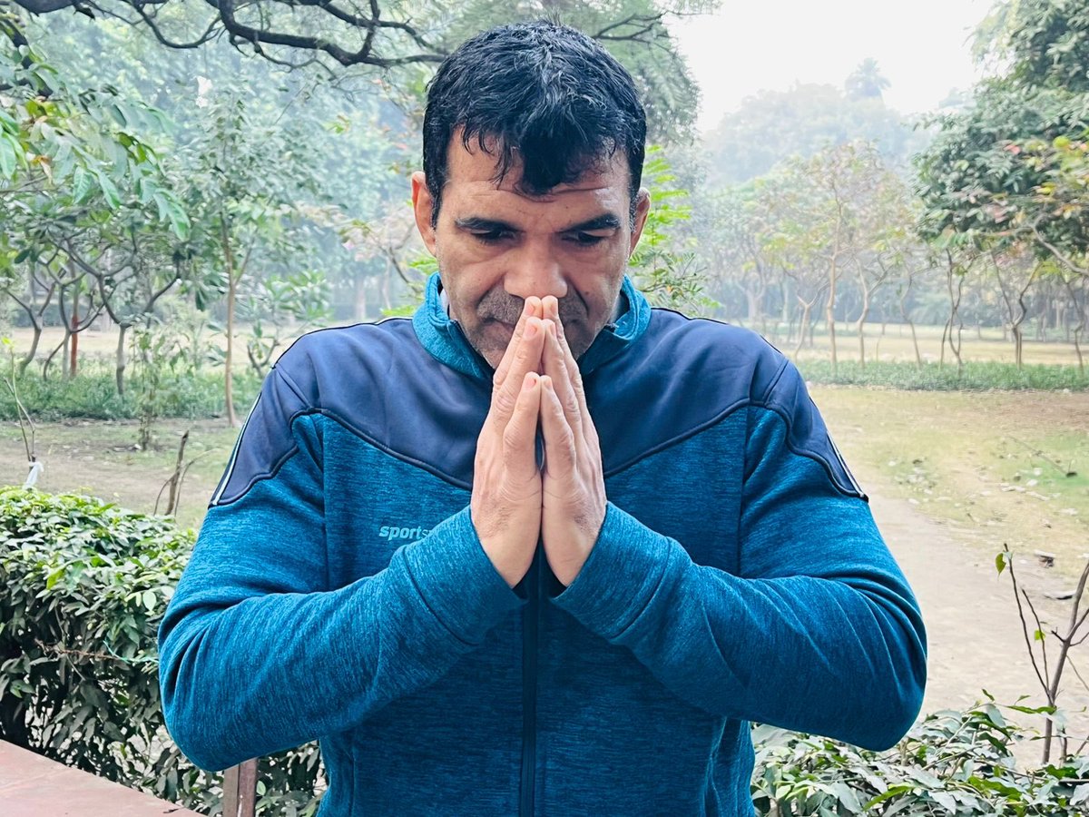 माननीय प्रधानमंत्री जी, एवं खेलमंत्री जी, इस बार भी मेरा नाम #KhelRatna से काट दिया गया? 
Deaflympics
2005-Gold
2009-Bronze
2013-Gold
2017-Gold
2021-Bronze 
अगर किसी पैरा खिलाडी के पास इतनी उपलब्धि हो तो मुझे बताए... 
मैं माँग नहीं करूँगा..! 
<a href="/narendramodi/">Narendra Modi</a> <a href="/mansukhmandviya/">Dr Mansukh Mandaviya</a> <a href="/ANI/">ANI</a>