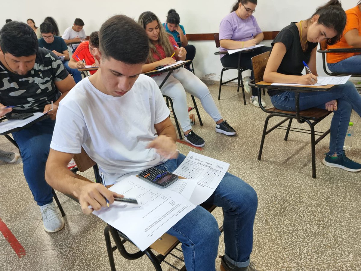 itaipuparaguay's tweet photo. #BecasGobPY 🎓📚 ¡Atención joven! 

⏰ El plazo para postular cierra MAÑANA, viernes 3 de enero a las 23:59.

Se recuerda a los jóvenes interesados en presentarse en esta convocatoria que el proceso de inscripción concluye al hacer clic en el botón “Finalizar”, caso contrario quedará incompleta la postulación.

Leé aquí 👉 https://t.co/AunGv5pvOH
