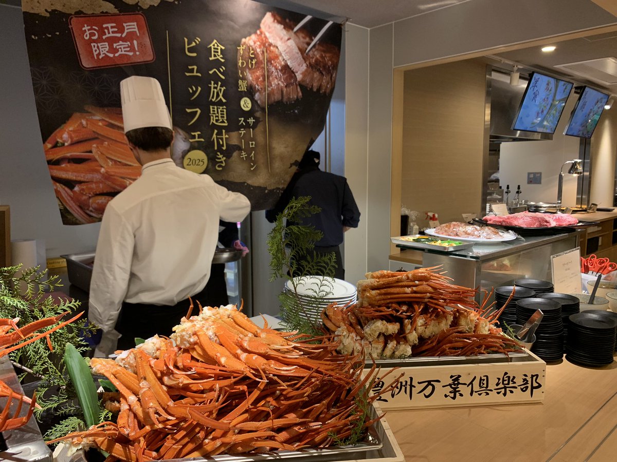 amaniholic's tweet photo. とげずわい蟹とサーロインステーキ食べ放題付きビュッフェ(1/1〜1/3 1日2回)
豊洲万葉倶楽部で最近ステーキと本鮪付食べ放題をたまに週末にやり始めたけどお正月は蟹も！色んなステーキソースがあっておいしい。年中無休だから年末年始はお客さん多い #豊洲市場 #豊洲 #万葉の湯 #万葉倶楽部 #千客万来 https://t.co/pwVLZoDKrM