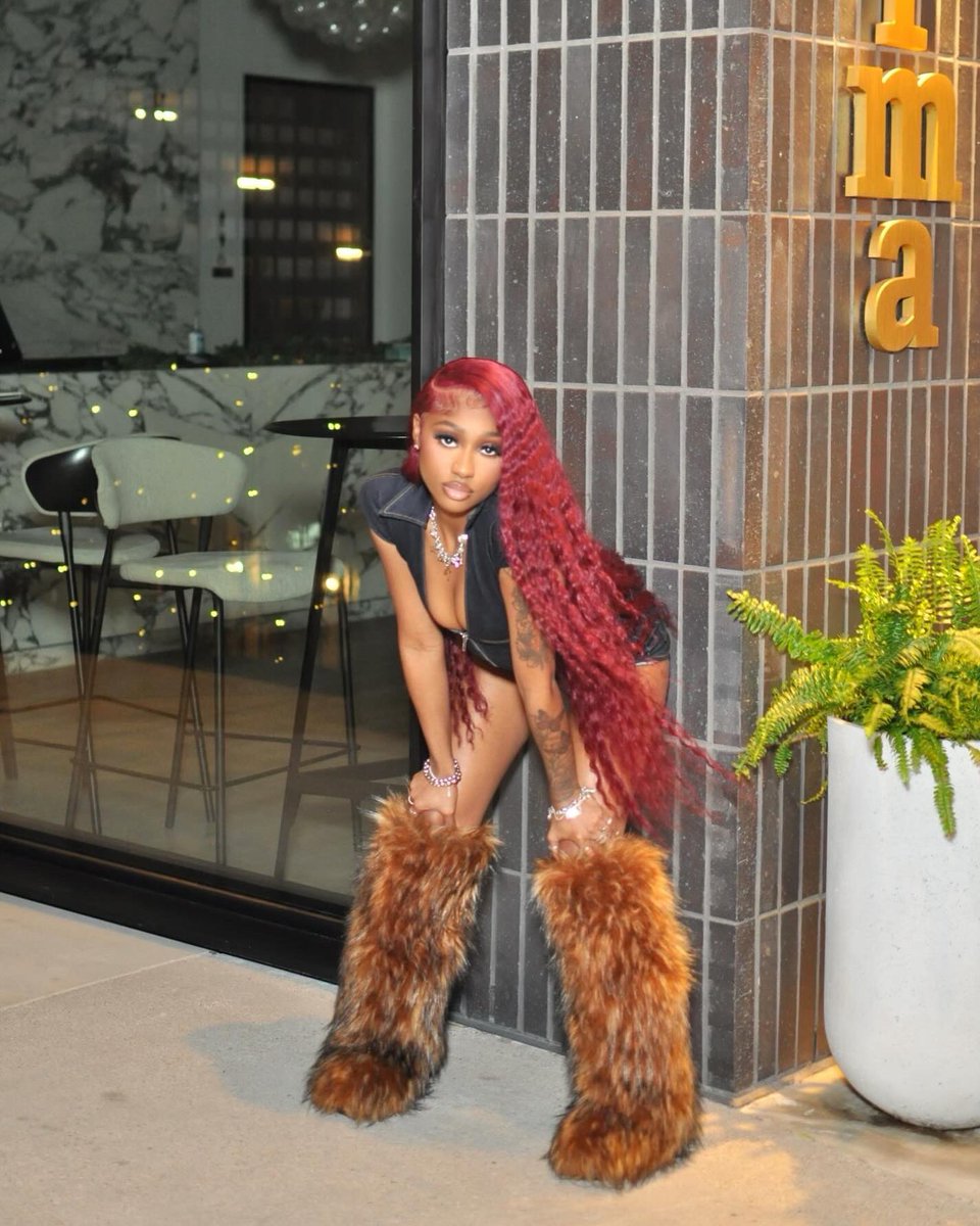 prettyassjaydin's tweet image. new year, still the same bitch y’all ain’t fw 😽