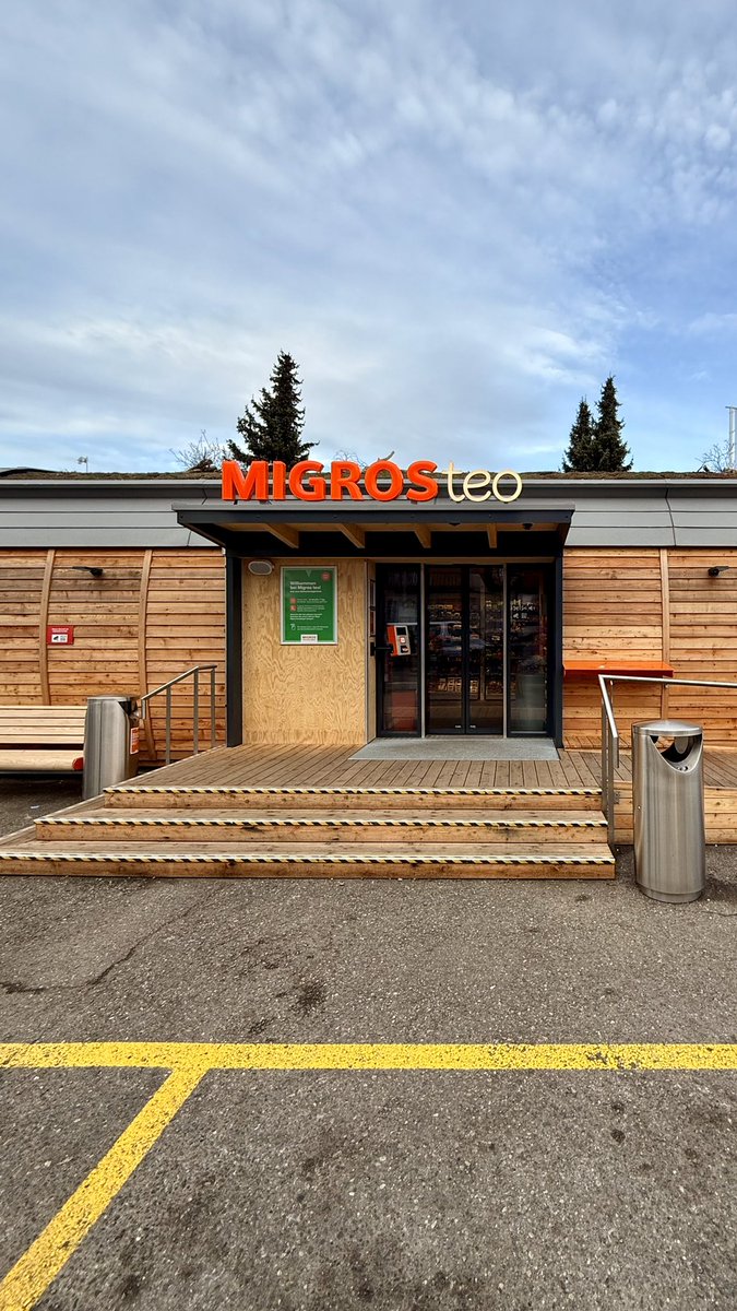 hafelg's tweet photo. Shopping on a bank holiday ๐๏ธ #InLoveWithSwitzerland
.
.
.
#Migros #Mรผnsterlingen #Scherzingen #Teo #Thurgau #Thurgovia #TooSmallToFail #Switzerland #Winter #WorkLifeBalance
#SilverTopper #InTheNow #FollowForFollow #FollowMe https://t.co/IaCfR1unUY