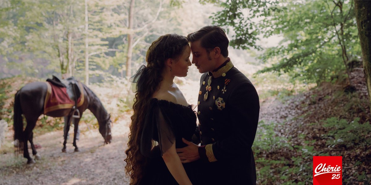 Cherie25tv's tweet photo. Sissi, jeune femme fougueuse, se rend à Bad Isch où sa sœur annonce ses fiançailles avec l'empereur Franz Josef. Lors d'une poursuite à cheval, ils se retrouvent dans une situation périlleuse.
📺 #Sissi
🕘 Chaque samedi à 21.05 sur #Chérie25

#DominiqueDevenport #JannikSchumann https://t.co/36lLVdxxlX