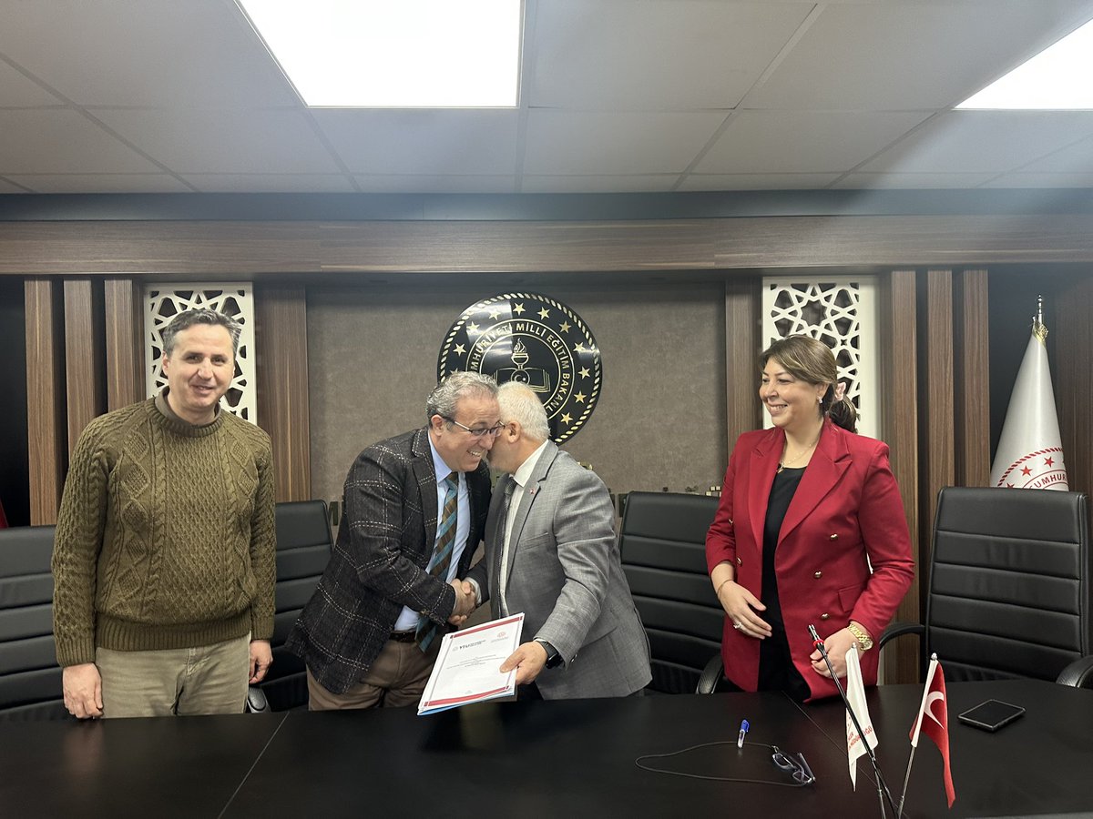 Esenler İlçe Millî Eğitim Müdürlüğü ile Yıldız Teknik Üniversitesi Fen Edebiyat Fakültesi Dekanlığı arasında, LGS ve YKS’ye hazırlanan öğrencilere destek olmak amacıyla iş birliği protokolü imzalandı. Öğrencilerimize hayırlı olsun.
<a href="/tcmeb/">Millî Eğitim Bakanlığı</a> 
<a href="/istanbulilmem/">İstanbul İl Millî Eğitim Müdürlüğü</a> 
@yildizedu 
<a href="/YtuFedFkl/">YTÜ Fen-Edebiyat Fakültesi</a>