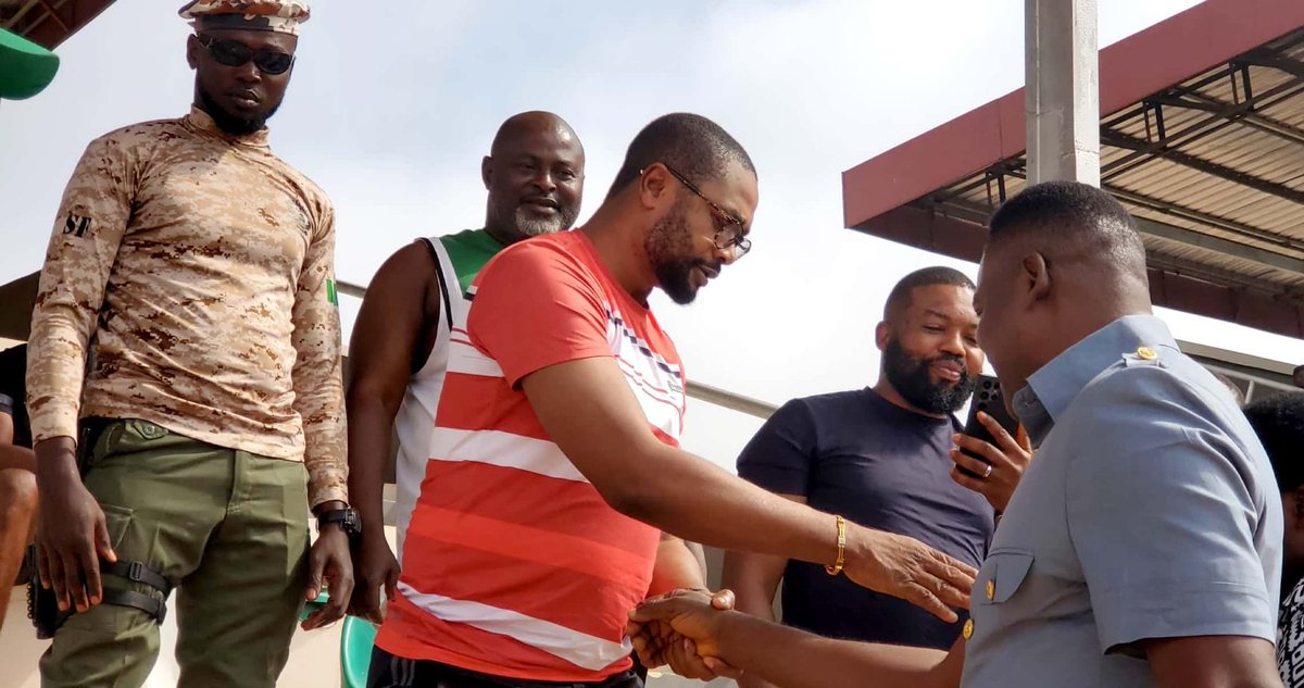ejor2cool's tweet photo. Live at #RAUF_BADAMOSI_STADIUM, Igbagwa-Aka, as the Executive Chairman of Igbo-Eze South LGA, @UgoFedOfficial joins an all round philanthropist, Alhaji Jimoh Rauf Badamosi (#JRB) to watch the ALL STAR Game.

#JRB
#ProgressAgenda 
#zelena https://t.co/8RpP5MzZHF