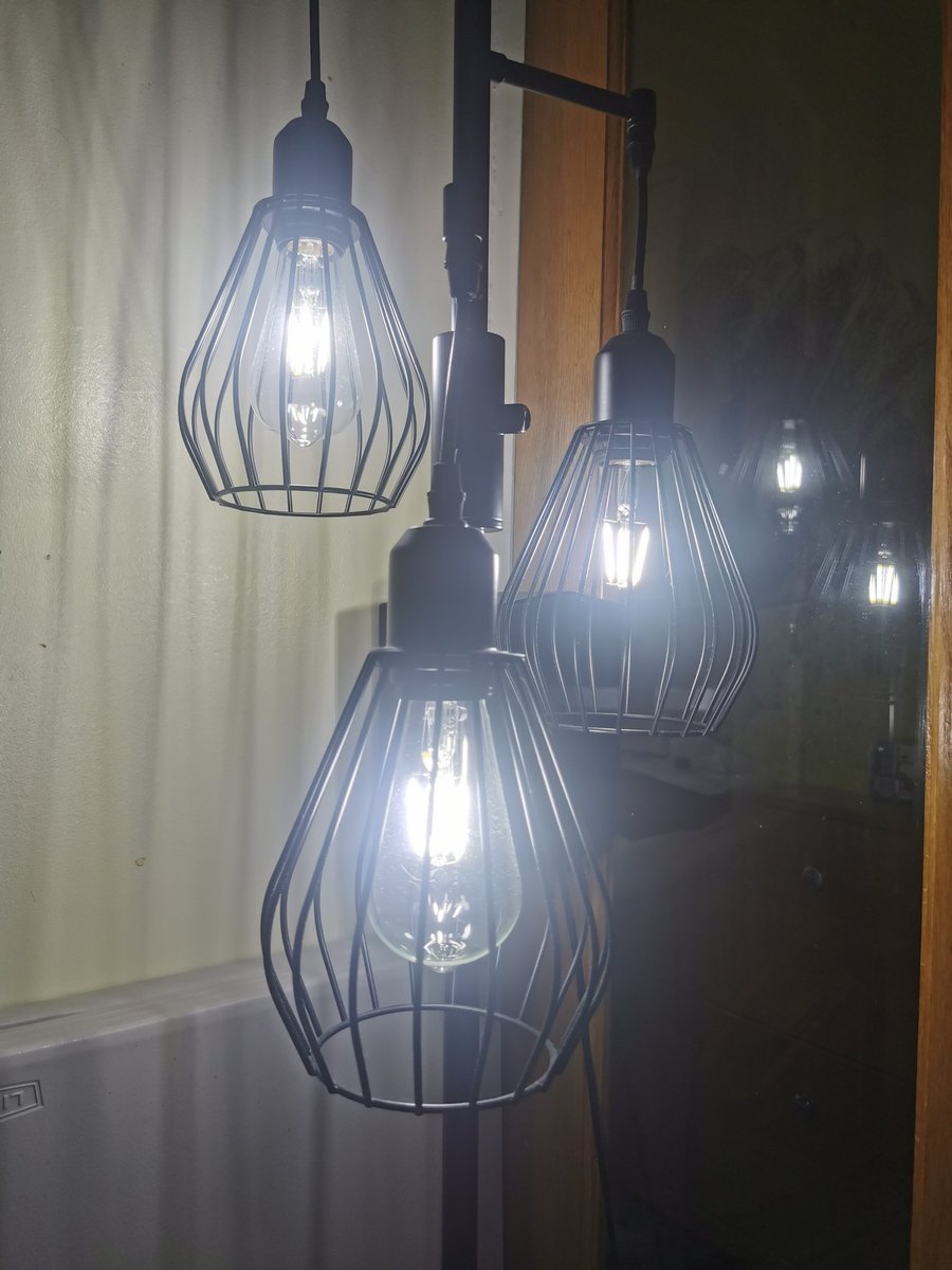 patchthevan's tweet image. LED bulb just exploded but still remained illuminated. How safe are these bulbs?