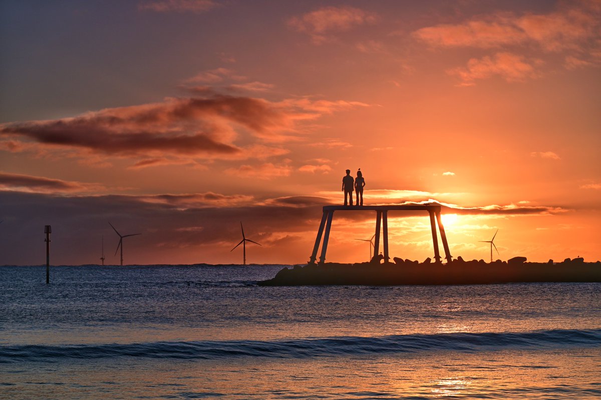 Sunrise at Newbiggin-by-the-Sea, Northumberland this morning. #Northumberland #sunrise
