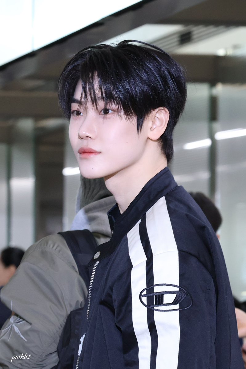 piinklet_'s tweet photo. 250102 ICN출발

☁️

#장여준 #JANGYEOJUN  #CLOSEYOUREYES #클로즈유어아이즈
#클유아 https://t.co/o4nzmOQ6IE