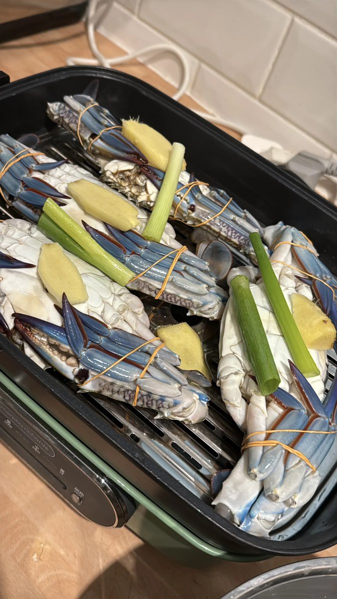 Fresh seafood delights straight from the ocean to your plate! 🦞🐟🍤