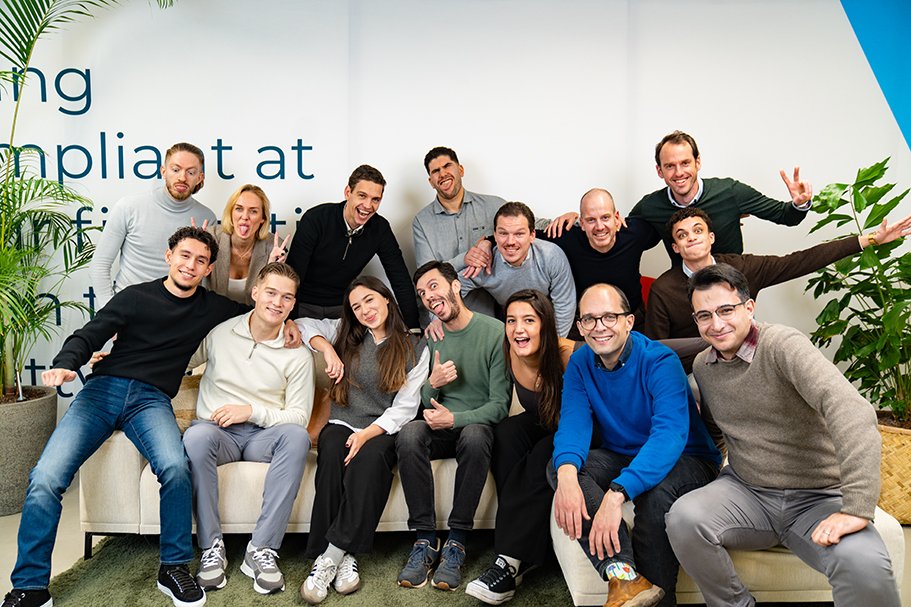 🎉 Happy New Year van Team ComplianceWise! 🎉
We kunnen niet wachten om er samen met jullie opnieuw een fantastisch jaar van te maken. 𝗣𝗿𝗼𝗼𝘀𝘁 𝗼𝗽 𝗲𝗲𝗻 𝗰𝗼𝗺𝗽𝗹𝗶𝗮𝗻𝘁 #2025! 🥂