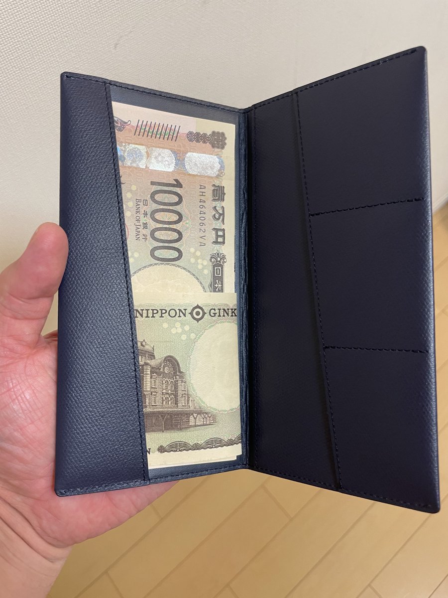 LWZX350_2024's tweet photo. お札入れも欲しくなり薄い長財布も購入🎁
持ち歩くというより家で保管しておく感じ。
こちらも薄いのがいい感じ。
#薄い長財布
#abrAsus
https://t.co/jAhEx0m2DW https://t.co/GIl6Pop8IJ