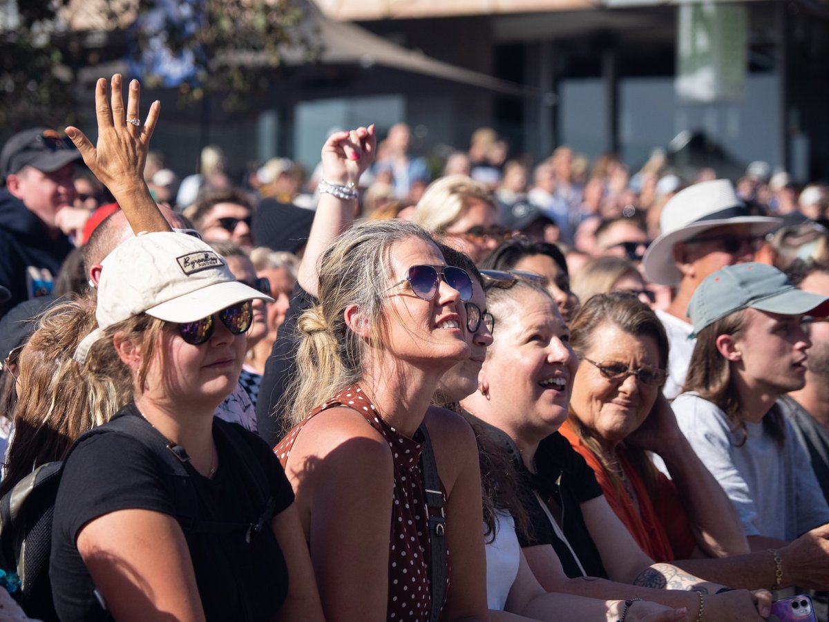 Robbie Williams is awarded the honorary "keys to the city" of Melbourne at a public concert that filled Fed Sq. to capacity. 

Images copyrighted, contact for publication rights