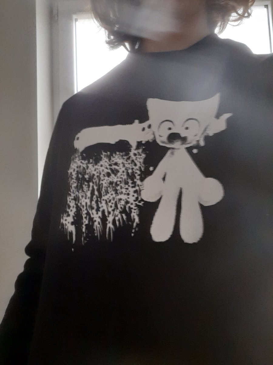 ArtyAbel's tweet photo. @femtanylll your clothing is the first official merch clothing I've ever bought online, it's so peak and comfy! I need more now.

#femtanyl #merch #femtanylmerch #everpress https://t.co/LPhu9l9LnB