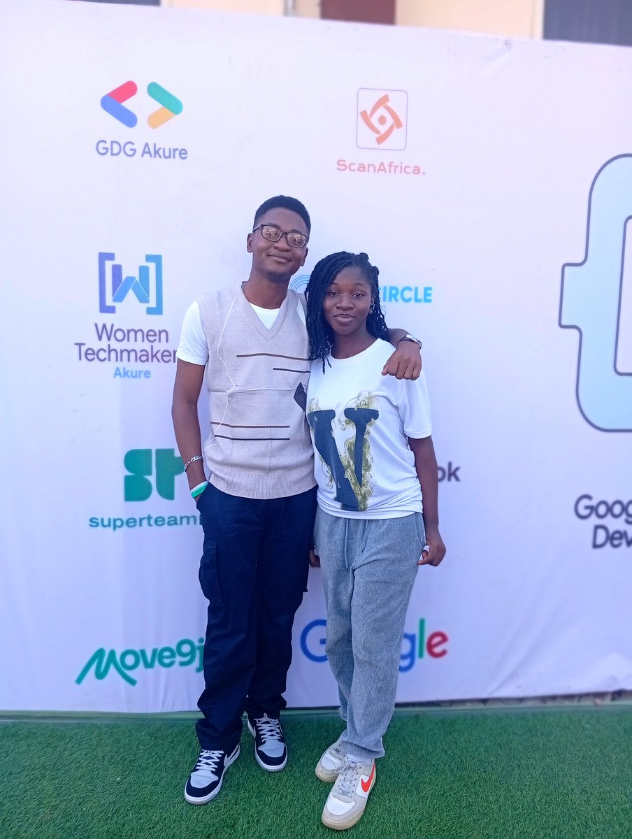 Nmachi_1's tweet photo. And finally! the biggest tech event in Akure 🥳
Devfest Akure was a blast!
From volunteering, connecting with great minds, insightful sessions through fun game sessions, it was a beautiful way to end the year! 🤗
#DevfestAkure2024
@gdg_akure https://t.co/G3va1qxEvD