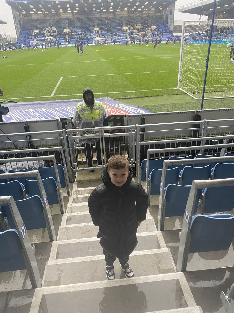 danlock123's tweet image. My boys first away day yesterday. 7 hour round trip, soaking wet, 4-0 defeat, but hearing him singing Swansea till I die at the end of the game made it all worth it. Uppa Swans @SwansOfficial 🦢⚽️ #SwanseaCity #Swans