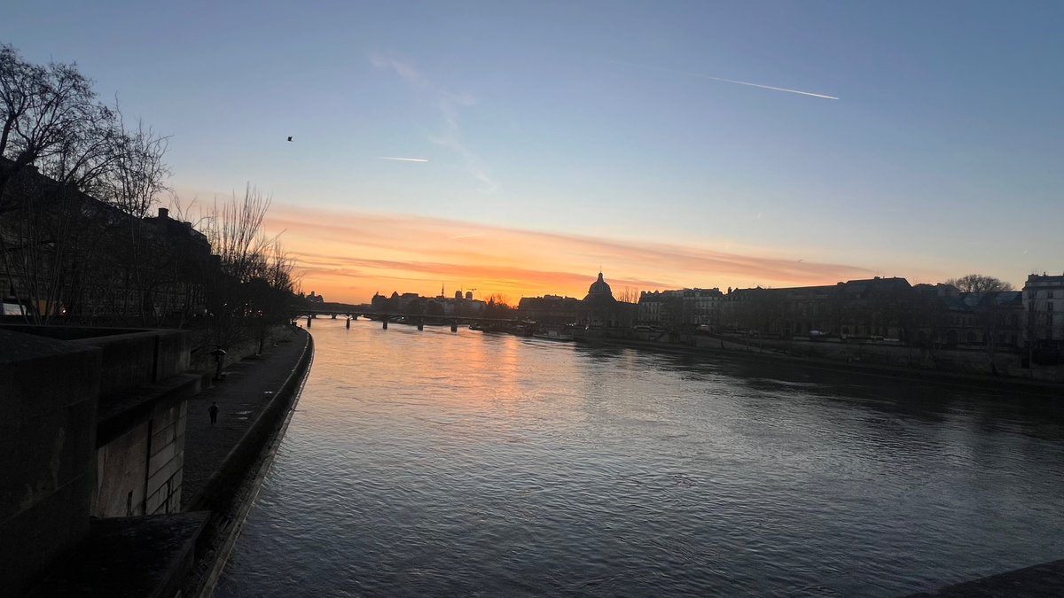 Meilleurs voeux 2025 à tous et à tous ceux qui font vivre la justice administrative et l’état de droit au quotidien, magistrats, greffiers, personnels administratifs, avocats, juristes, universitaires, administration et requérants !…