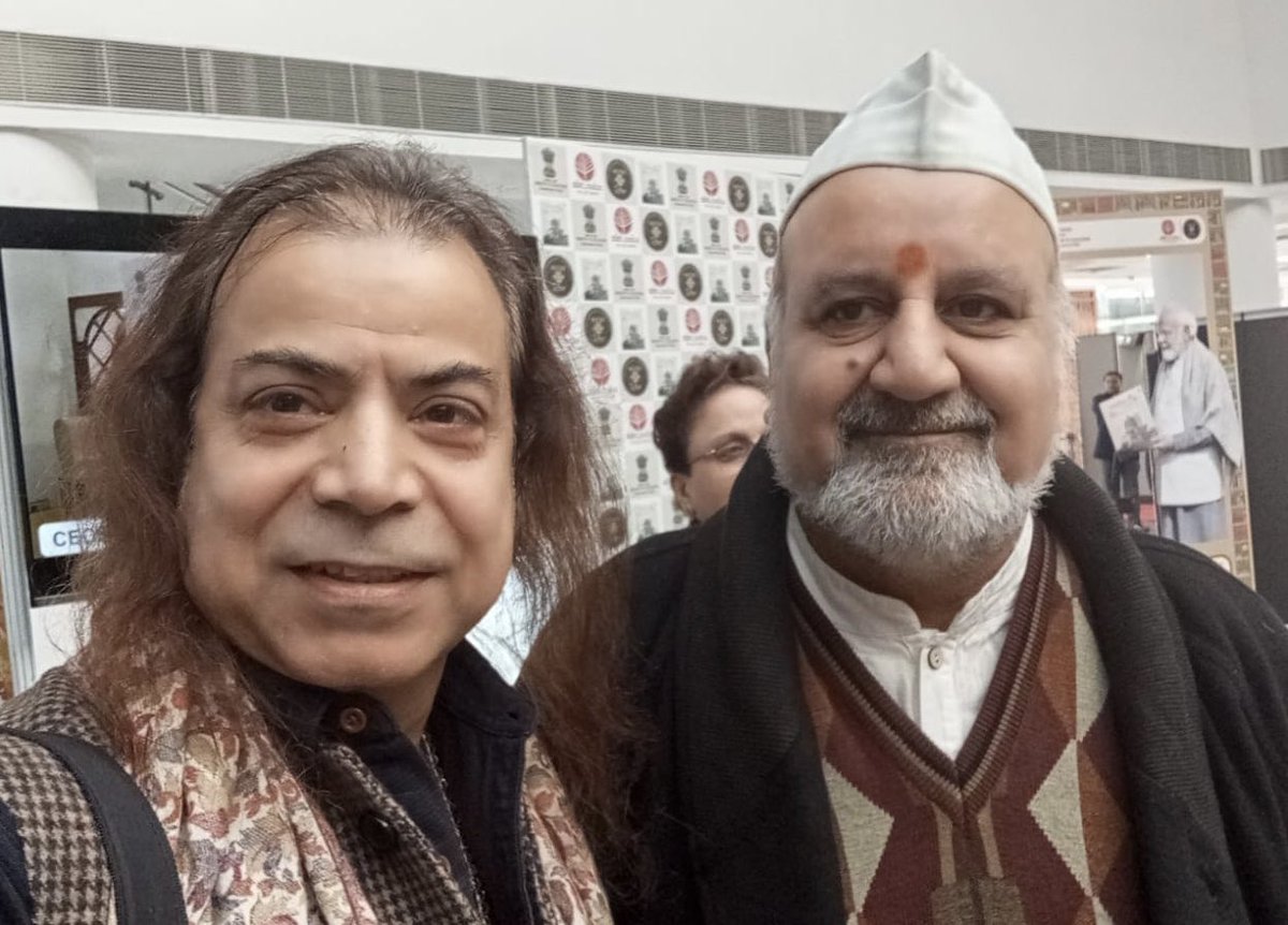 Two legends, one frame.Creating a moment to cherish as we step into 2025.
#MaijeKashir
<a href="/gssjodhpur/">Gajendra Singh Shekhawat</a> <a href="/panditaAPMCC63/">Ravinder Pandita(Save Sharda)</a> <a href="/KaulDhananjay/">Dhananjay Kaul</a> <a href="/SandhuTaranjitS/">Taranjit Singh Sandhu</a> <a href="/kaul_utpal/">Utpal Kaul</a>