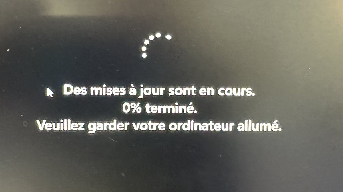 BonnotOlivier's tweet photo. En une image pourquoi je ne supporte pas les PC Windows combien de temps peut être perdu dans l’ensemble de la fonction publique avec ce truc !!! #MacforEver https://t.co/vJETDxFsXT