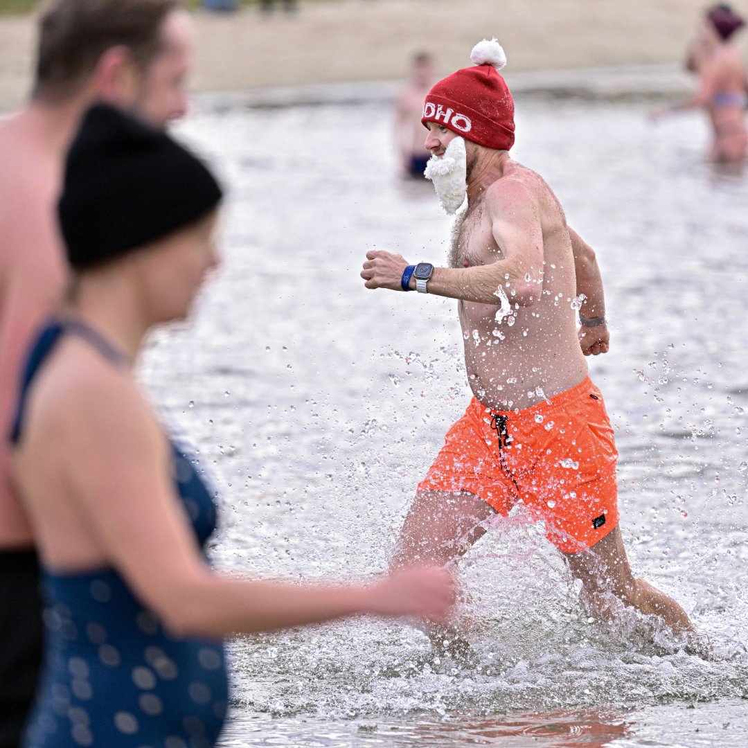 +++ Das war das 5. Neujahrsschwimmen im Südbad +++

Was für ein großartiger Start ins neue Jahr! 
🏊‍♂️ Hunderte Mutige haben sich bei unserem Neujahrsschwimmen wieder ins eiskalte Wasser des Schleichersees gestürzt. 

👉 Weitere Infos und Fotos: tinyurl.com/Neujahrsschwim…