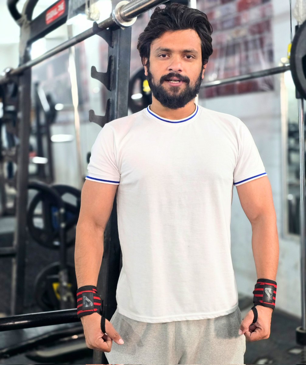 JaikyYadav16's tweet image. हुक़ूमत करनी है उस आसमान पर जिसे कुछ परिंदें अपने बाप की जागीर समझते हैं🔥

~ जैकी यादव