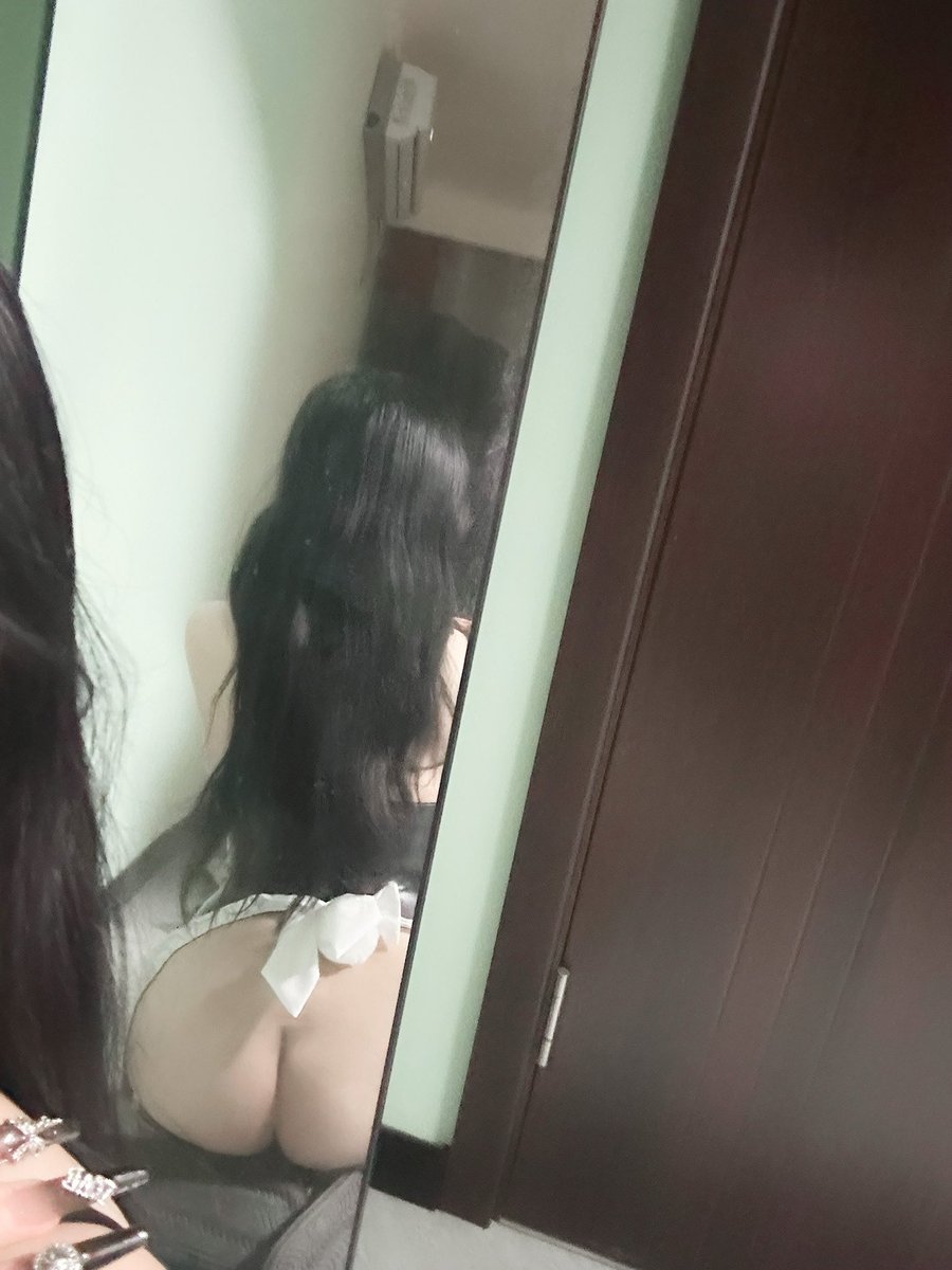 福利姬QQ糖分享的黄推图片3 - 网红私拍内容