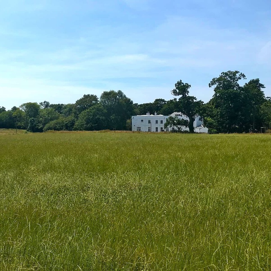 Spaces are already starting to fill up for our June Natural #Perfumery Workshop at The Retreat in Hinton
Learn about the history of perfume, sample lots of wonderful natural scents and make your own natural #perfume to take home with you.

Book now
vist.ly/3mrexu7