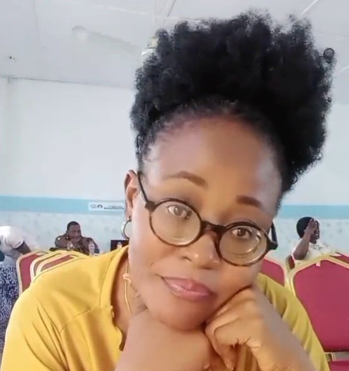 Virginia2S's tweet image. En cette nouvelle année 2025, je vous souhaite une santé de fer, une joie de vivre inépuisable, une réussite éclatante dans tous vos projets et une paix intérieure profonde 🙏. Que cette année vous apporte tout ce que vous désirez et plus encore 🎊.