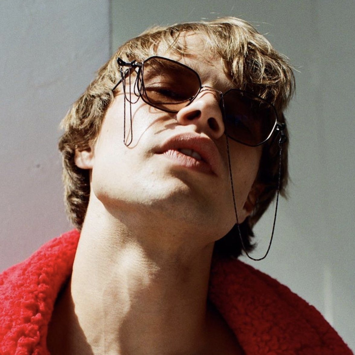 ㅤ
вышел из спячки. 
ㅤ