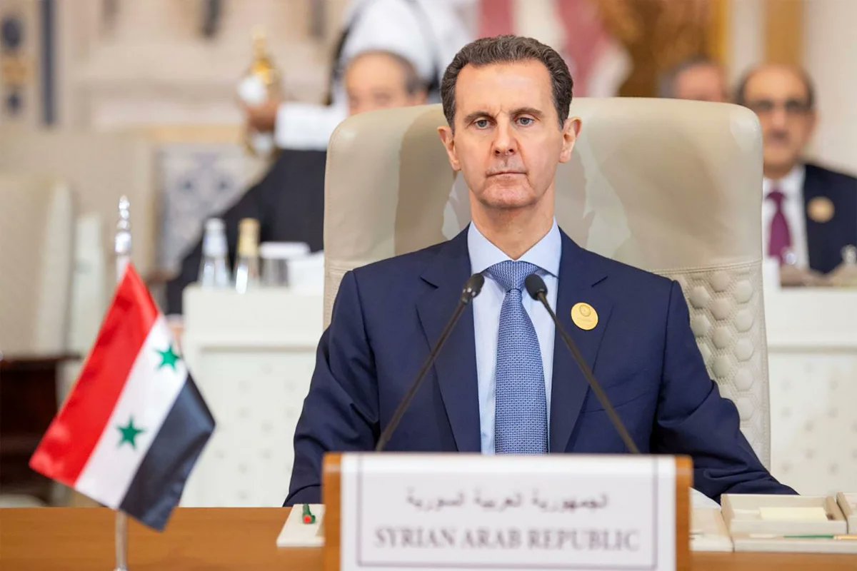 GlobeEyeNews's tweet photo. BREAKING:

Bashar al-Assad was poisoned and hospitalized, he survived an assassination attempt in Moscow, according to The Sun. https://t.co/layBaPKiav