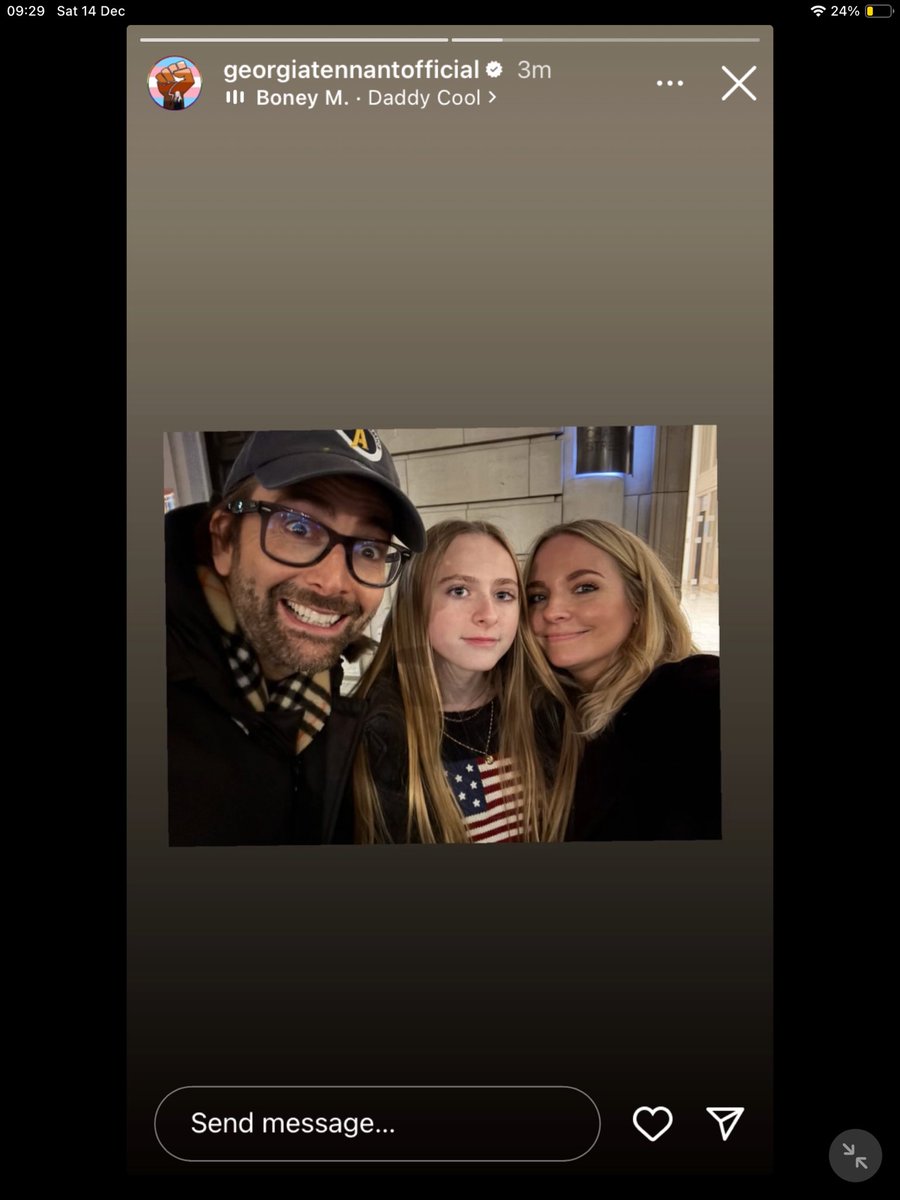 David olive and Georgia on the 14 of December it such a cute photo of them olive definitely takes after David it so adorable no wonder she so talented 
#davidtennant #olivetennnant #georgiatennnant