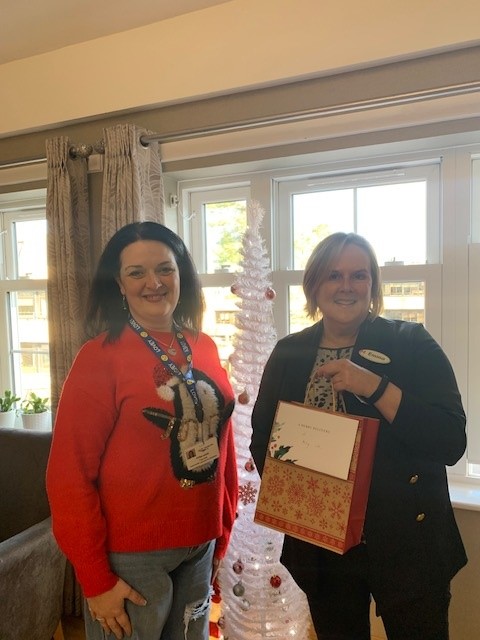 A heartfelt thank you to Chamberlain Court Care Home in #TunbridgeWells for their generous donation of £215! They hosted a wonderful family photo event and kindly donated all the contributions to Age UK Tunbridge Wells.

We’re so grateful for their support 💙

#kent