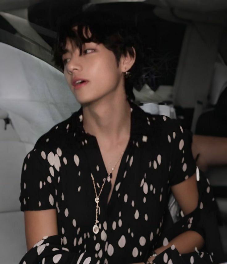 realvkk's tweet image. KIM TAEHYUNG