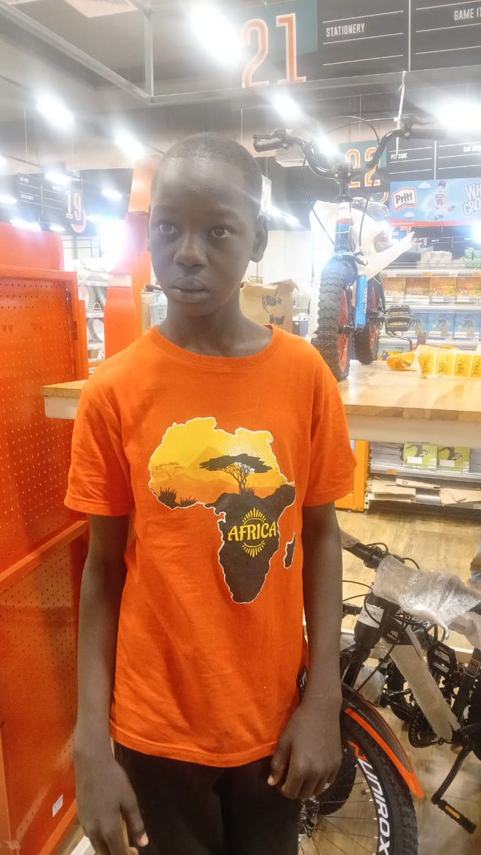 wuodosur's tweet photo. This boy is stuck at kisumu naivas simba. He is Autistic, has no speech. Kindly circulate https://t.co/T6r6ER4OgI
