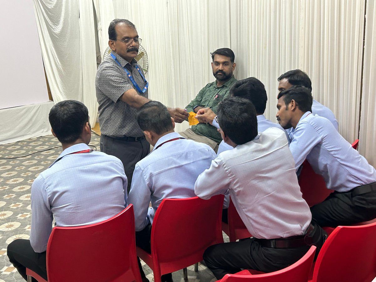 silkmarkindia's tweet photo. Empowering Excellence: Silk Mark Salespersons Training Programme successfully held at M/s. Mahalekshmi Silks, Ettumanoor, Kottayam, Kerala.
Enhancing skills to ensure the finest silk experience for customers.
#SilkMark #silksarees #silkmarkcertified #MahalekshmiSilks https://t.co/08vVoRDkOt