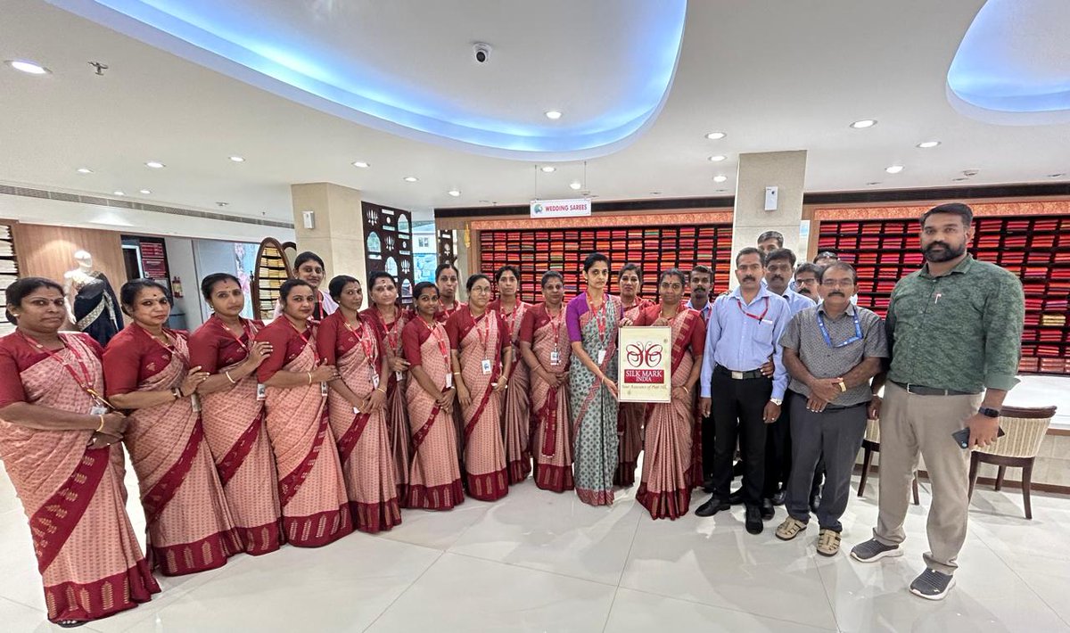silkmarkindia's tweet photo. Empowering Excellence: Silk Mark Salespersons Training Programme successfully held at M/s. Mahalekshmi Silks, Ettumanoor, Kottayam, Kerala.
Enhancing skills to ensure the finest silk experience for customers.
#SilkMark #silksarees #silkmarkcertified #MahalekshmiSilks https://t.co/08vVoRDkOt
