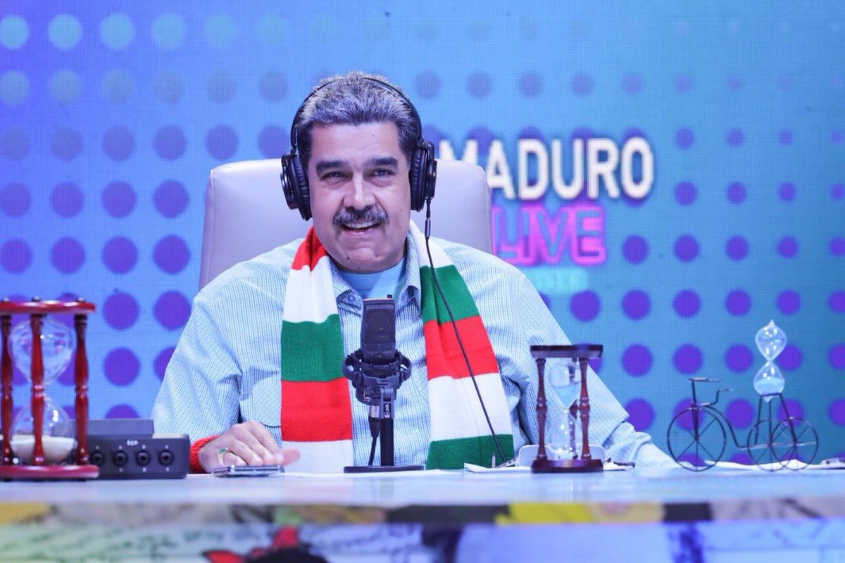 Presidente Nicolás Maduro/Golpe de Estado. Recomendó a las y los venezolanos consultar el libro de Carlos Senso, "Fascismo mainstream", el cual
 describe la  organización de  un intento de Golpe Estado Fascista, en  Venezuela,2024.<a href="/NicolasMaduro/">Nicolás Maduro</a>  <a href="/laradiodelsur/">La Radio del Sur</a> <a href="/radiomozambique/">Rádio Moçambique</a>