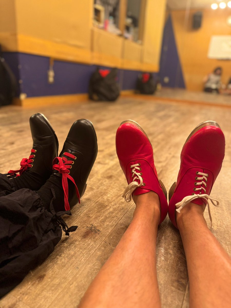 shuntap221's tweet photo. レッスン初め！！！

さぁ毎日踊りまくりスタート！！！

みんなアタリマの侍シューズお揃い(^^)

よく頑張りました！！！

お疲れ様！！！

#タップダンス
#タップダンサー
#レッスン
#スクール
#shuntapdanceacademy https://t.co/LzIOhxixVG