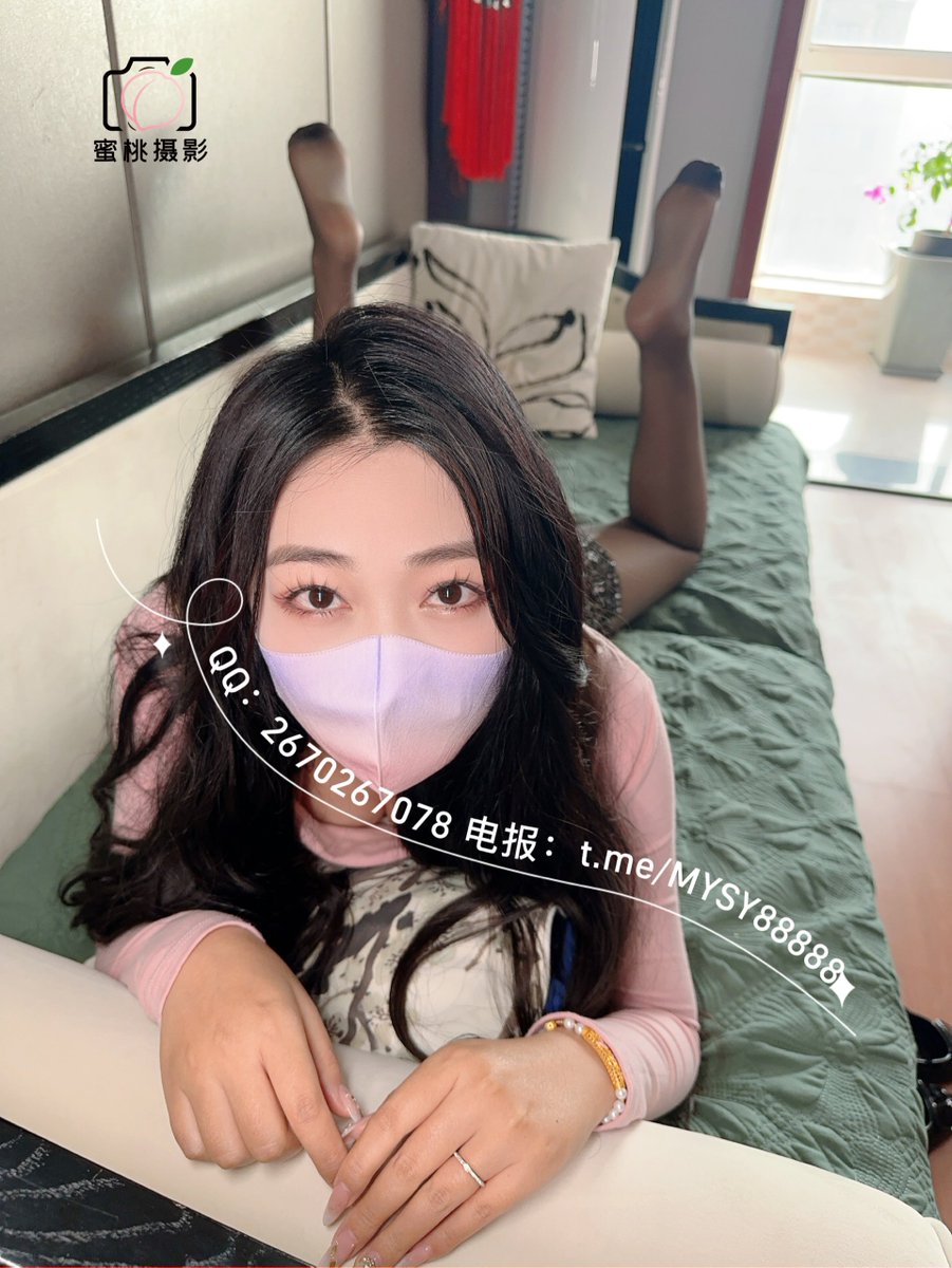 2025年第一帖
小网红模特
第一次拍摄 油亮黑丝 蕾丝内内
TK挠脚 她超级怕痒 拼命挣扎 下次把她绑起来调教  挑逗挠全身 超级反差

@ToBulma
@ToBulaer
@KawasawaSen
@BulmaList https://t.co/3V2VWoOZvr