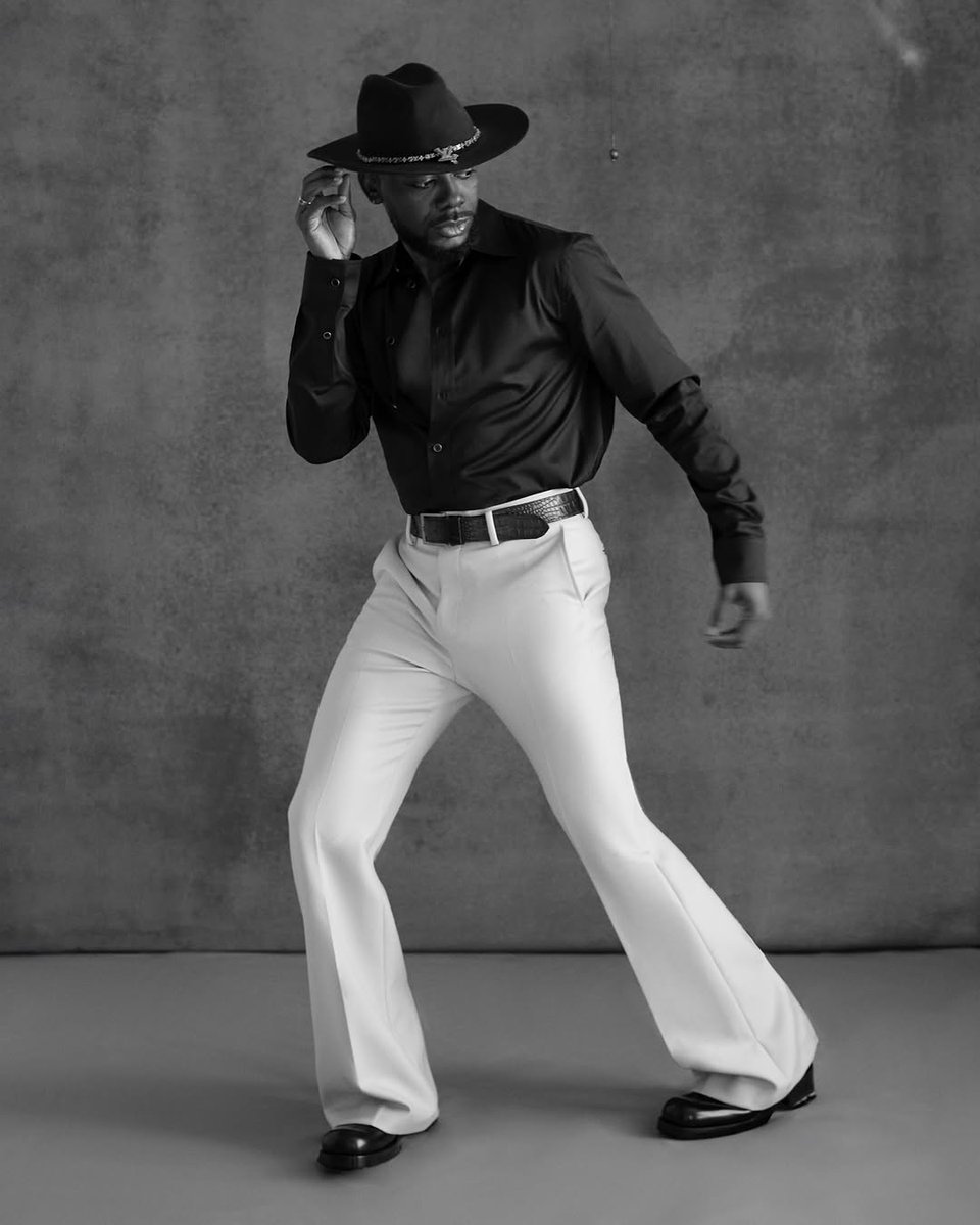 EMillerPR's tweet image. Adekunle Gold (@adekunlegold) for The Glass Magazine (@theglassmagazine).

Photography: @juliusmfrazer
Stylist: @ugomozie
Photography assistant: @gemxhale
Clothing and Accessories: @louisvuitton

#elizabethmillerpr #adekunlegold #theglassmagazine